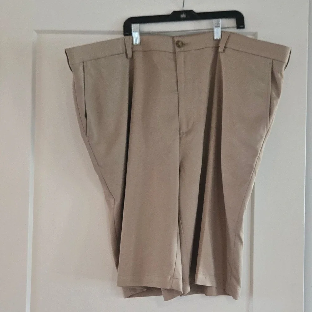 Roundtree & Yorke Performance Golf Shorts Mens 46 T Khaki Tan Flat Front Stretch